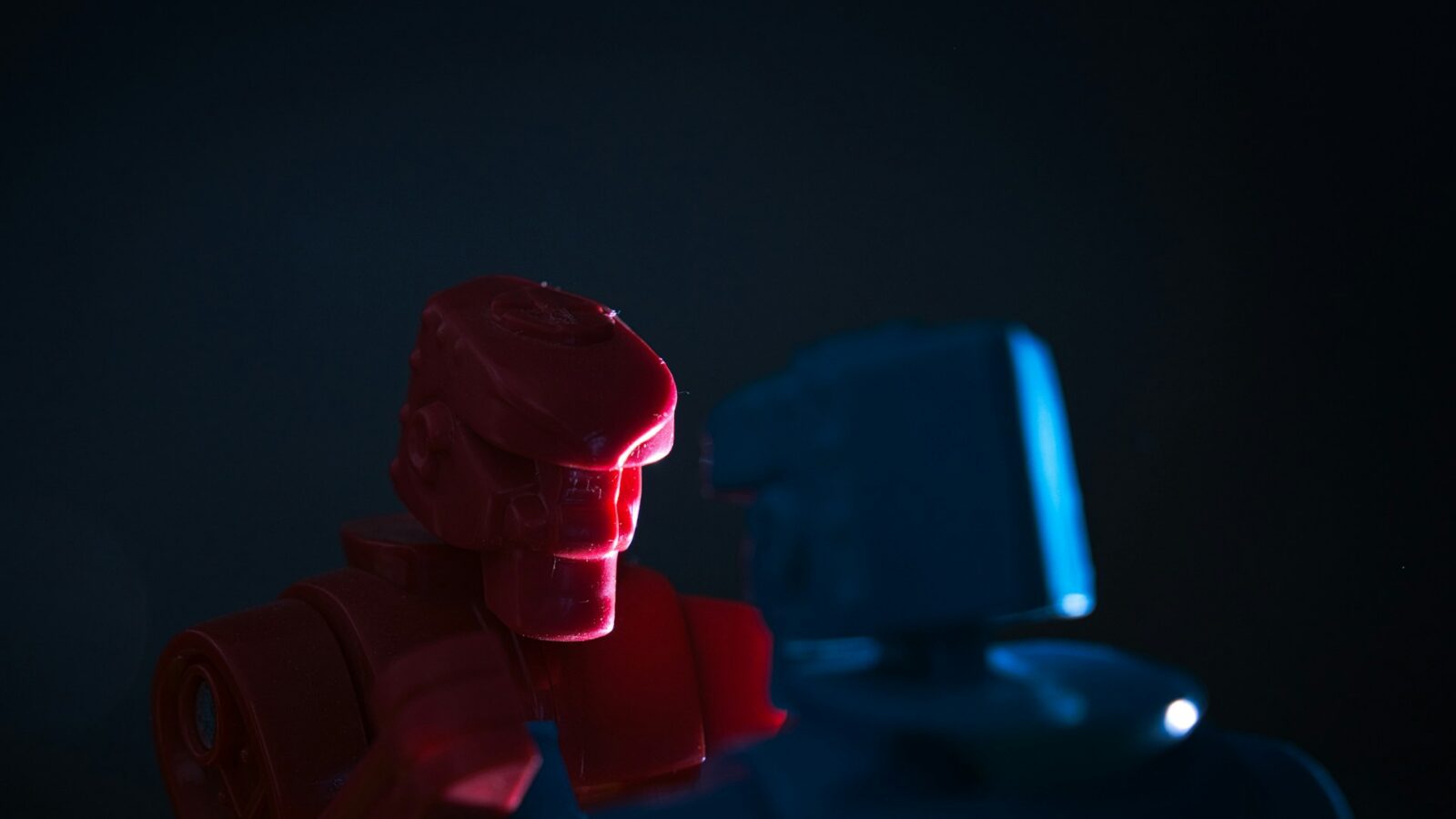 Close-up of red and blue "rock'em sock'em" robot toys face-to-face, representing high-conflict family law litigation in Ontario